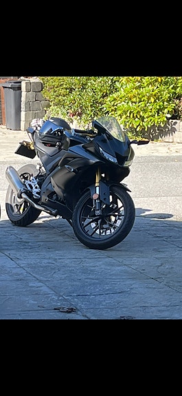 Yamaha YZF-R 125 2 of 9