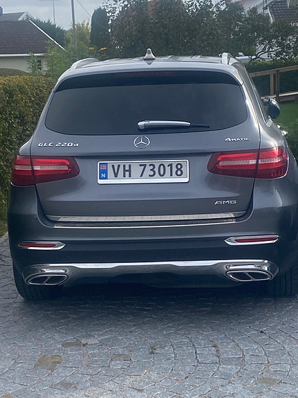 Mercedes-Benz GLC220 d 2 of 10