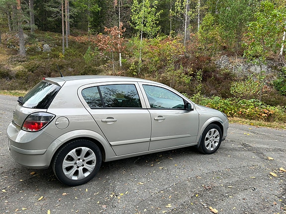 Opel Astra 2 of 10