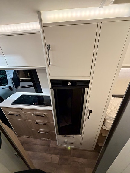 Bilde 17 av KABE KABE Van 690LB 4x4. Hpc hydrauliske-støtteben.  Hengerfeste.