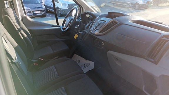 Ford Transit 9 of 30