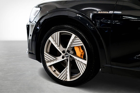 Audi e-tron 2 of 21