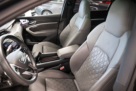 Audi e-tron 10 of 21