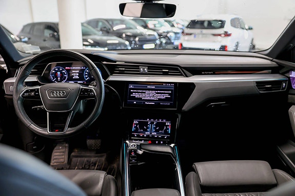 Audi e-tron 12 of 21