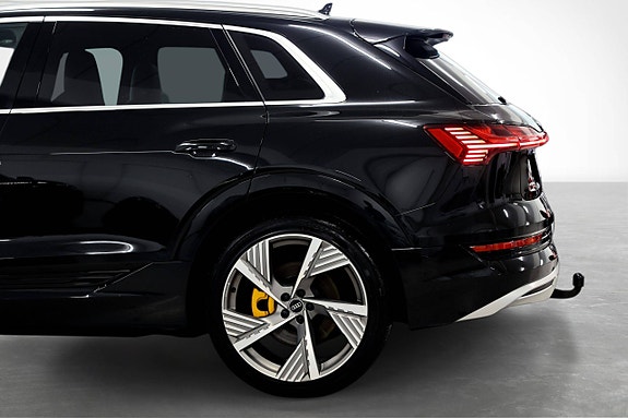 Audi e-tron 9 of 21