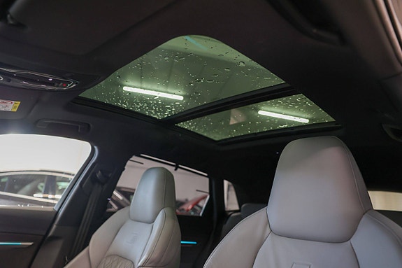 Audi e-tron 14 of 21