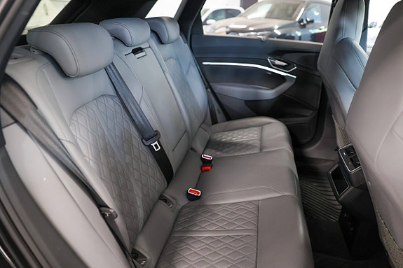 Audi e-tron 16 of 21