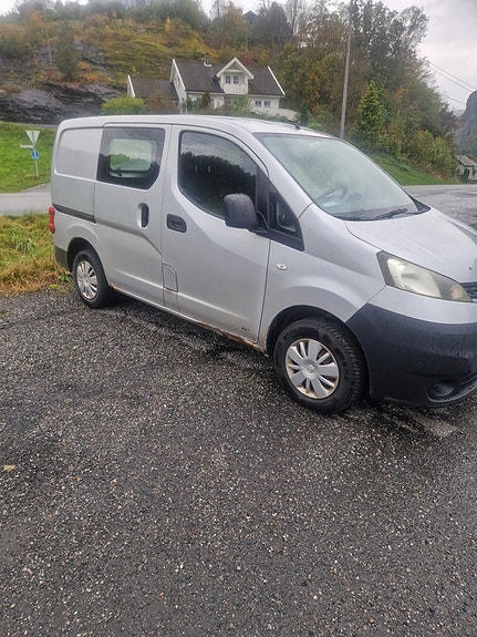 Nissan NV200 3 of 6