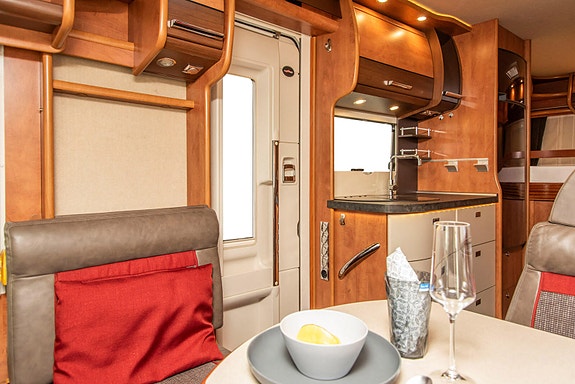 Carthago C-TOURER I 142 Under 7m I Premium bil I henger feste 8 of 30