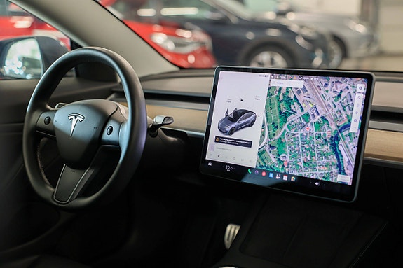 Tesla Model 3 11 of 16