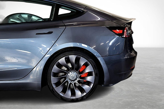 Tesla Model 3 5 of 16