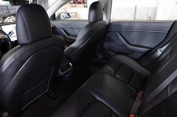 Tesla Model 3 13 of 16