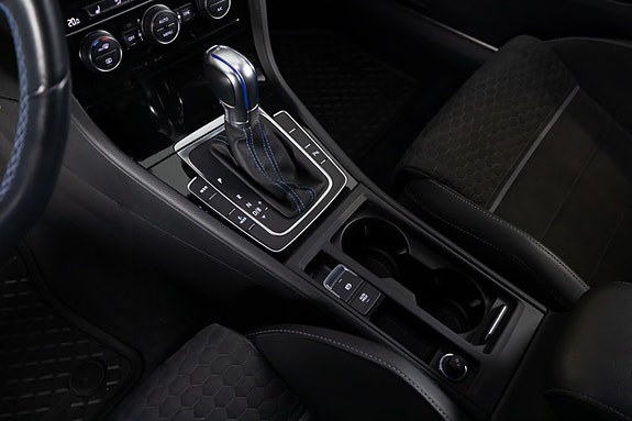 Volkswagen Golf VII 14 of 22