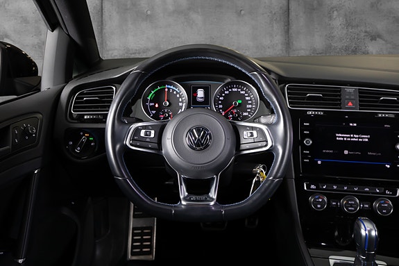 Volkswagen Golf VII 11 of 22