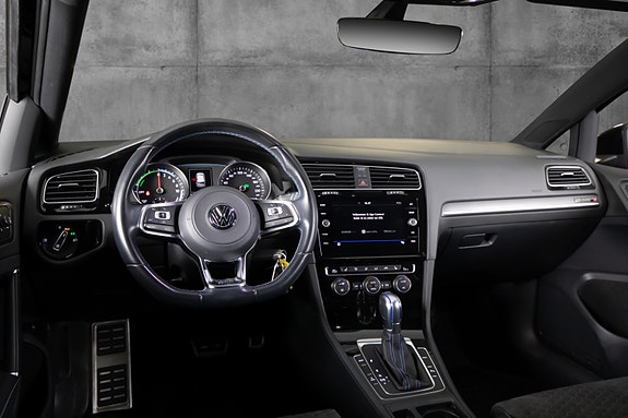 Volkswagen Golf VII 10 of 22