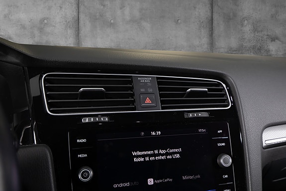 Volkswagen Golf VII 18 of 22