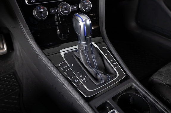 Volkswagen Golf VII 15 of 22