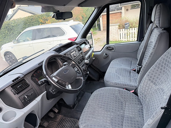 Ford Transit 300S Van 6 of 7