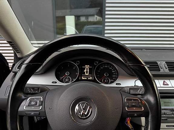 Volkswagen Passat 10 of 13