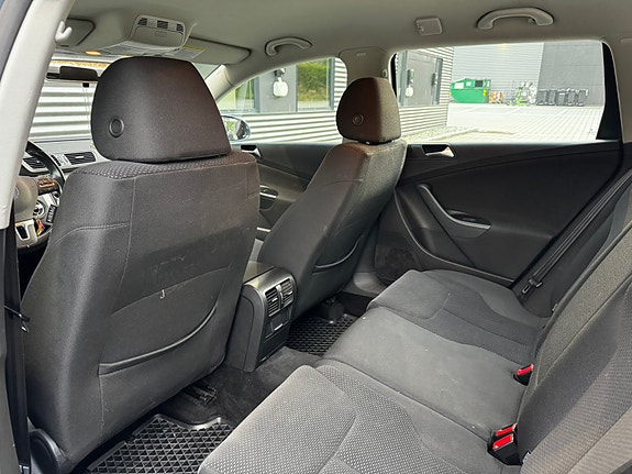 Volkswagen Passat 12 of 13