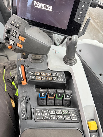 Valtra G135 Unlimited Versu 2 sett dekk 709 TIMER 17 of 30