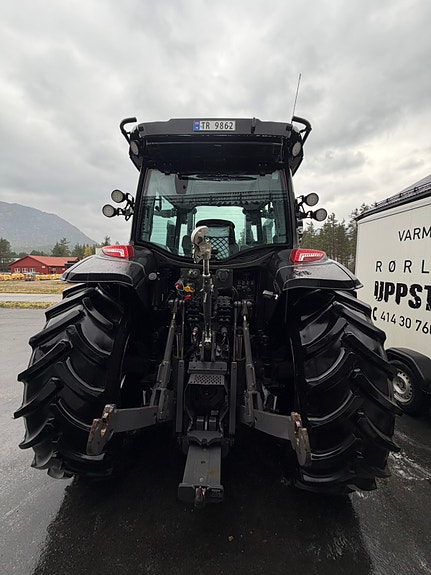 Valtra G135 Unlimited Versu 2 sett dekk 709 TIMER 3 of 30