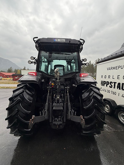 Valtra G135 Unlimited Versu 2 sett dekk 709 TIMER 24 of 30
