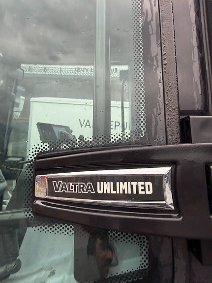 Valtra G135 Unlimited Versu 2 sett dekk 709 TIMER 26 of 30