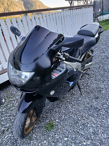 Kawasaki Ninja ZX-6R 3 of 16