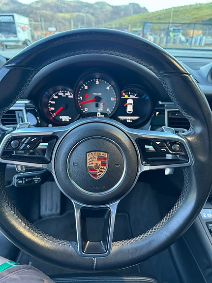 Porsche Macan 13 of 16