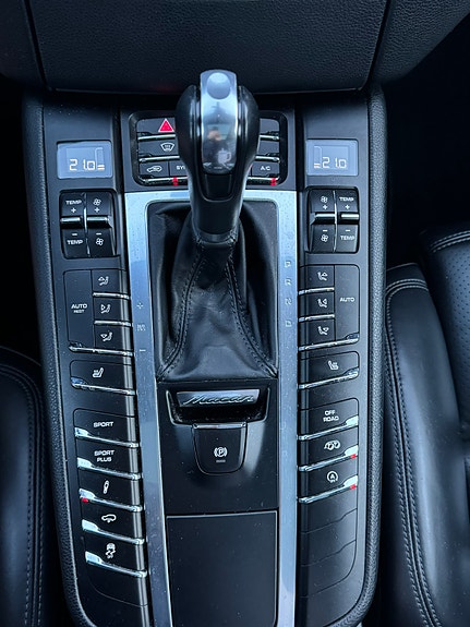 Porsche Macan 11 of 16