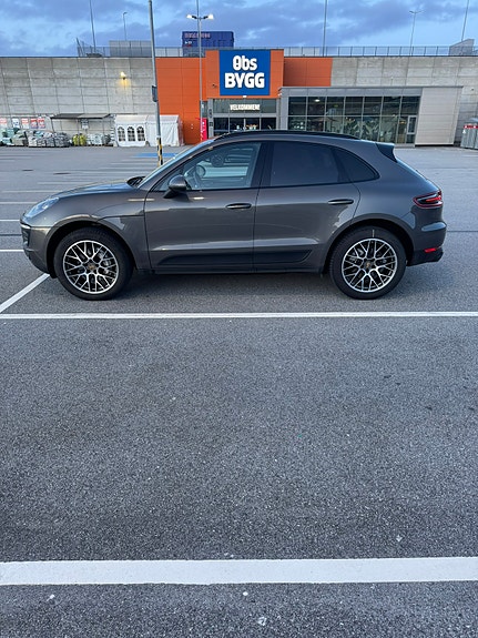 Porsche Macan 4 of 16