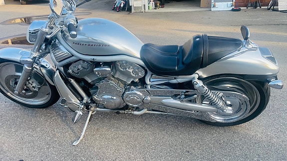 Harley-Davidson VRSCAW V-Rod 16 of 30