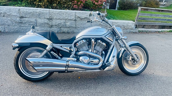 Harley-Davidson VRSCAW V-Rod 2 of 30