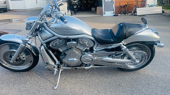 Harley-Davidson VRSCAW V-Rod 17 of 30