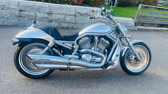 Harley-Davidson VRSCAW V-Rod 3 of 30