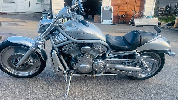 Harley-Davidson VRSCAW V-Rod 18 of 30