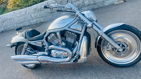 Harley-Davidson VRSCAW V-Rod 24 of 30