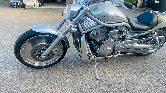 Harley-Davidson VRSCAW V-Rod 21 of 30