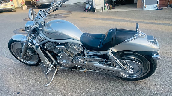 Harley-Davidson VRSCAW V-Rod 14 of 30