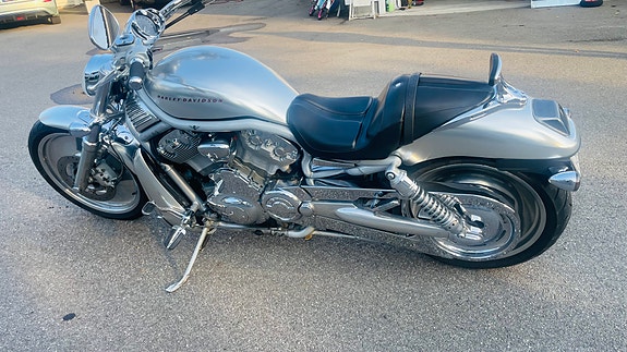 Harley-Davidson VRSCAW V-Rod 13 of 30