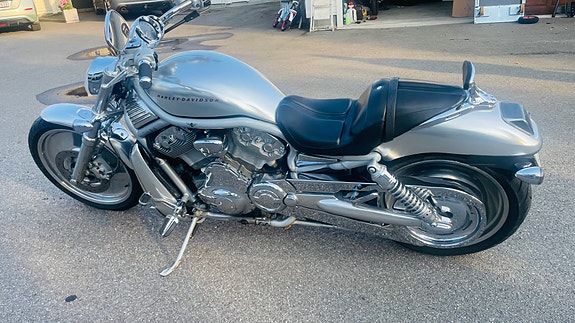 Harley-Davidson VRSCAW V-Rod 15 of 30
