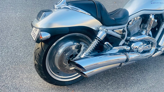 Harley-Davidson VRSCAW V-Rod 8 of 30