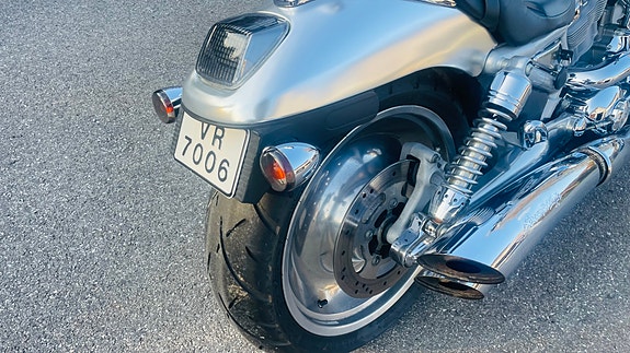 Harley-Davidson VRSCAW V-Rod 9 of 30