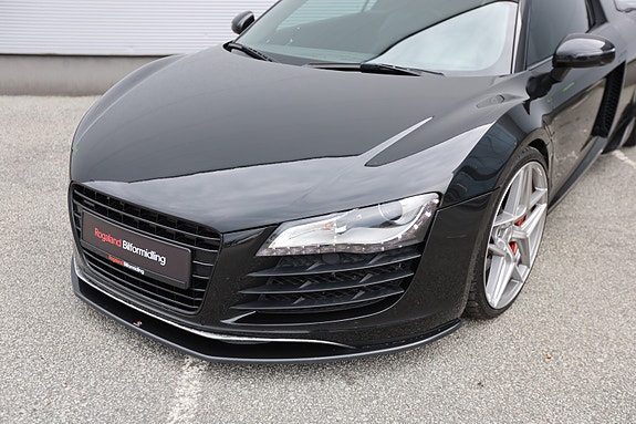 Audi R8 2 of 30