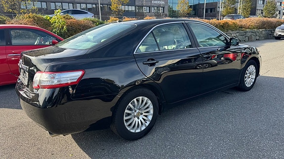 Toyota Camry 3 of 29