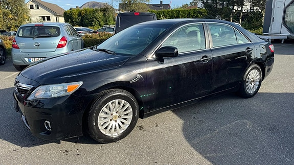 Toyota Camry 2 of 29
