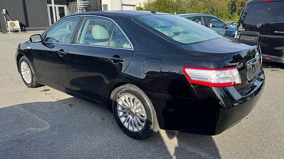Toyota Camry 4 of 29