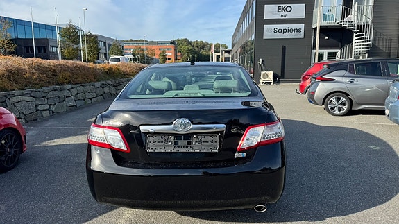 Toyota Camry 7 of 29