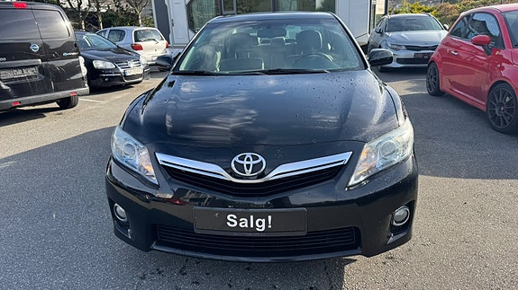 Toyota Camry 5 of 29